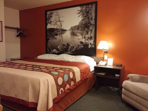 Room, 1 Queen Bed, Non Smoking | In-room safe, desk, soundproofing, free WiFi