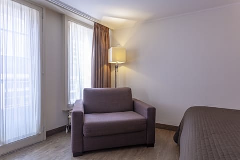 Deluxe Suite, 1 King Bed | In-room safe, desk, iron/ironing board, free WiFi