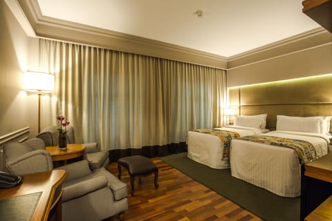 Standard Twin Room | Minibar, in-room safe, desk, free WiFi