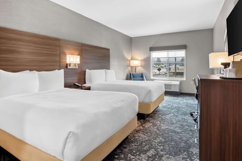 Standard Room, 2 Queen Beds, Non Smoking | Blackout drapes