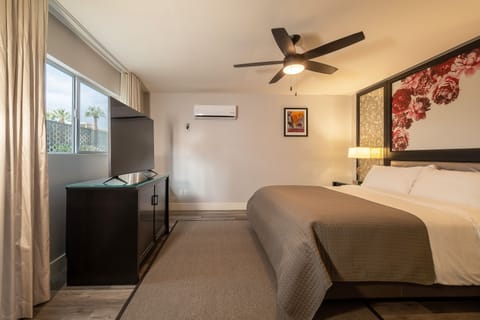 Suite, Multiple Beds | Egyptian cotton sheets, premium bedding, desk, laptop workspace