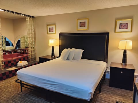 Standard Room, Hot Tub, Ground Floor | 1 bedroom, premium bedding, down comforters, blackout drapes