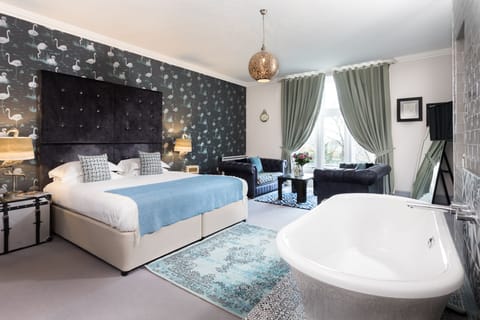 Studio Suite | Desk, free WiFi