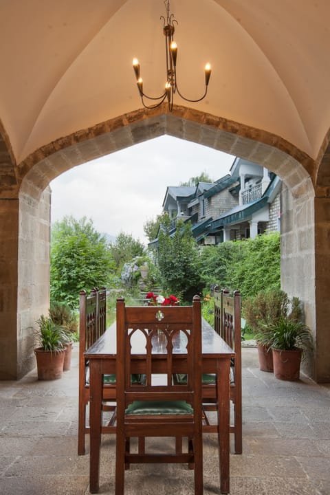 Breakfast, lunch, dinner served; Indian cuisine, pool views 