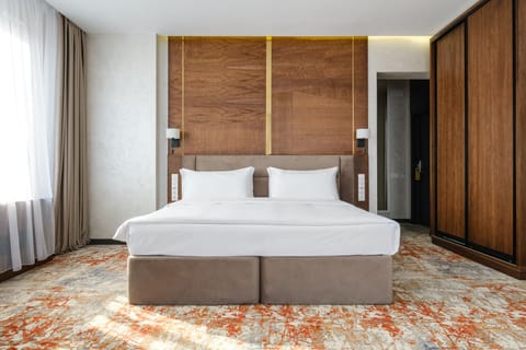 Luxury Double or Twin Room | Premium bedding, minibar, in-room safe, desk