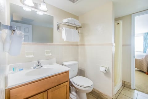 Two Queen Two Room Gulf Front-Non Smoking | Bathroom | Free toiletries, hair dryer, towels