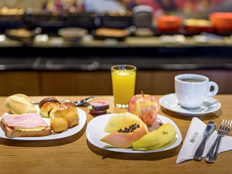 Daily continental breakfast (BRL 45 per person)