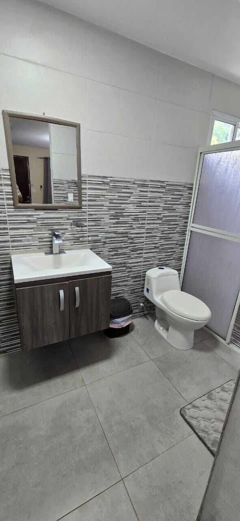 Deluxe Double Room | Bathroom | Shower, rainfall showerhead, towels, toilet paper