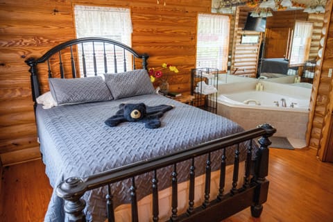 The Mountain View Cottage 2 BedRm 2 Bath | Egyptian cotton sheets, premium bedding, memory foam beds