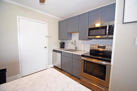 Studio | Private kitchen | Fridge, oven, coffee/tea maker, toaster