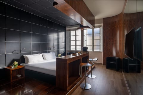 Premium bedding, pillowtop beds, minibar, in-room safe