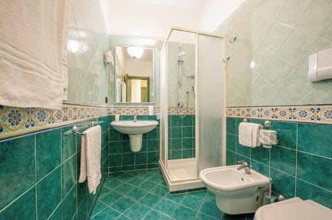 Superior Room, 1 King Bed, Terrace, Sea View | Bathroom | Shower, free toiletries, hair dryer, bidet