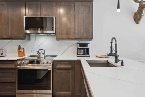 charterc430-8963_53659220693_o