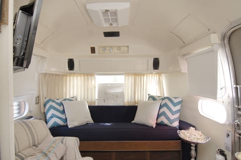 Vintage Airstream 27 foot -Two Twins | Individually decorated, individually furnished, free WiFi, bed sheets