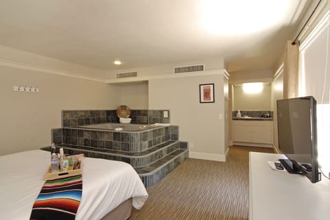 Suite, 1 King Bed, Jetted Tub | Individually decorated, individually furnished, free WiFi, bed sheets