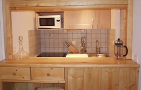 Hatch from living room through to kitchen