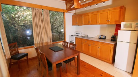 Waterfront Cabin 5 Share | Private kitchen | Fridge, microwave, stovetop, coffee/tea maker