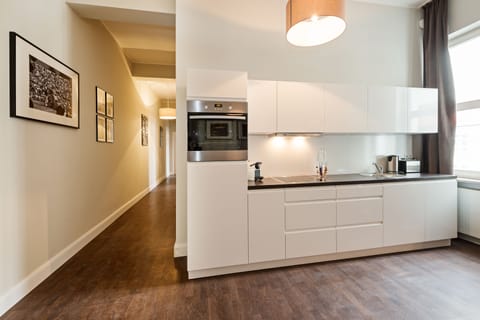 Suite, 3 Bedrooms | Private kitchen | Fridge, microwave, stovetop, espresso maker