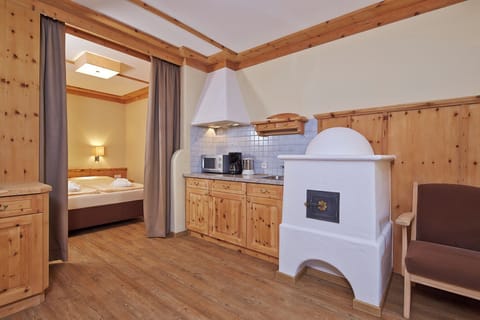 Room (Murmeltier) | Living area | 45-inch flat-screen TV with cable channels, TV