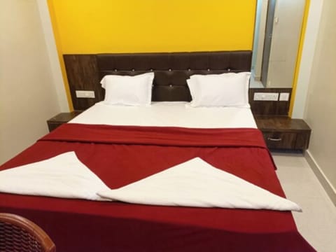 Deluxe Double Room, Multiple Beds | City view