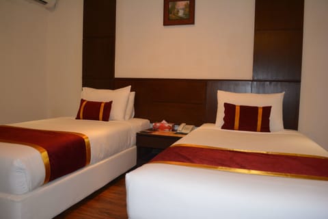 Deluxe Twin Room | Living area | LED TV