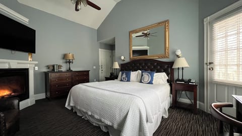 Premier King | Premium bedding, in-room safe, iron/ironing board, free WiFi