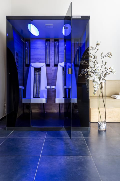 Sauna, hot tub, steam room, Turkish bath, body treatments, body scrubs