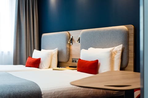 Standard Room, 2 Twin Beds (with Free Hot Breakfast) | Premium bedding, in-room safe, desk, laptop workspace