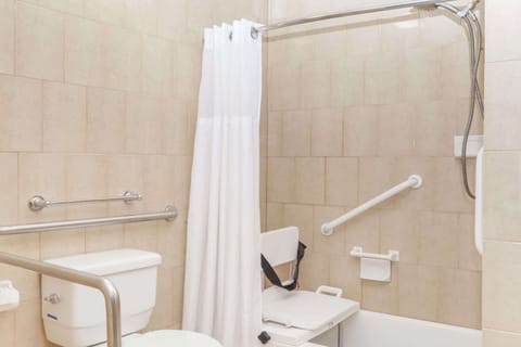 Room, 1 King Bed, Accessible, Non Smoking (Mobility/Hearing/Roll-In Shower) | Bathroom | Combined shower/tub, hair dryer, towels