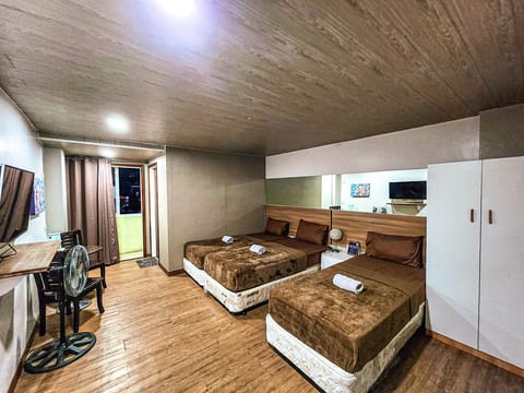 Standard Triple Room, Balcony | Free WiFi, bed sheets