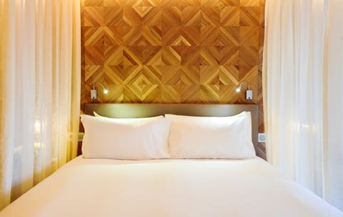 Junior Suite, 1 King Bed, View (Contemporary) | Premium bedding, down comforters, pillowtop beds, minibar