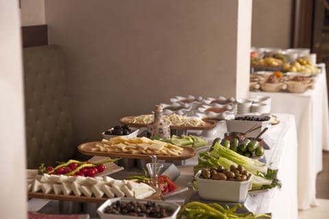 Daily buffet breakfast (TRY 600 per person)