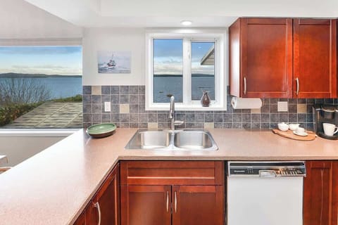 Fully equipped kitchen for the chef in your group.