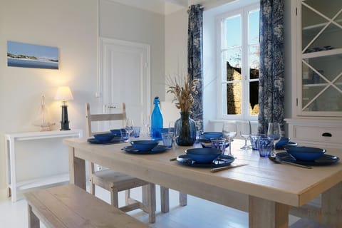 Dining room with seaside decoration
