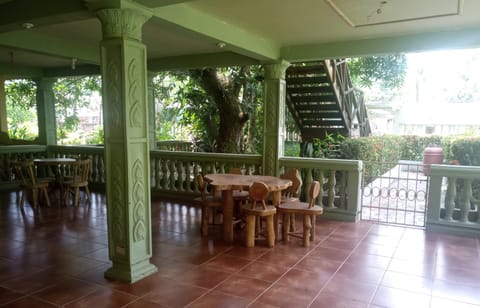 Family Triple Room | Living area