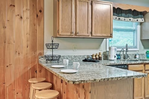 Knotty Nice's fully equipped kitchen