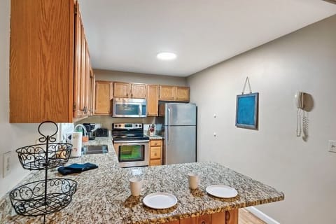 Knotty Nice's fully equipped kitchen