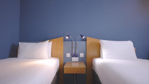 Standard Room, 2 Twin Beds | Desk, blackout drapes, free WiFi, bed sheets