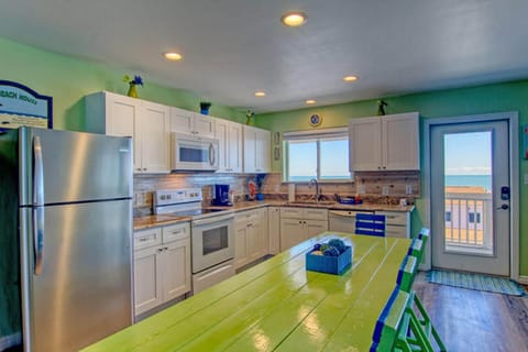 Condo, 2 Bedrooms | Private kitchen