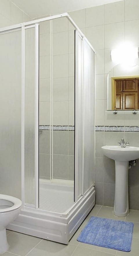 Double or Twin Room | Bathroom