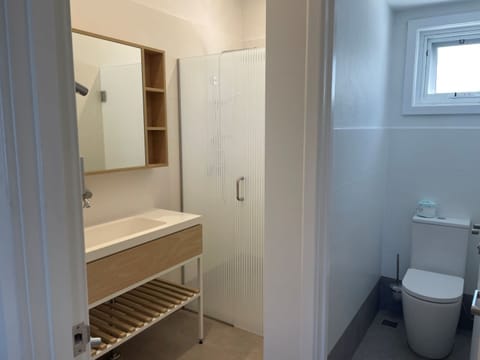 South Thomsom Premium Two Bedroom | Bathroom | Towels