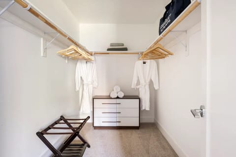 H111 photo 26 closet1