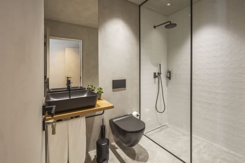 Design Studio Suite | Bathroom | Shower, hair dryer, slippers, towels