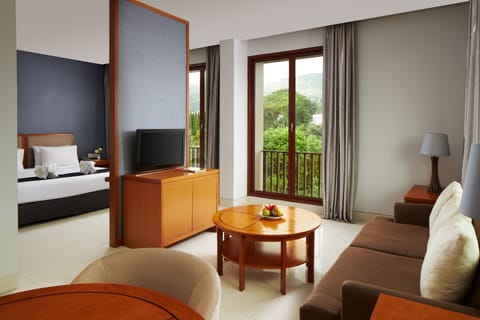 Suite | In-room safe, desk, free WiFi