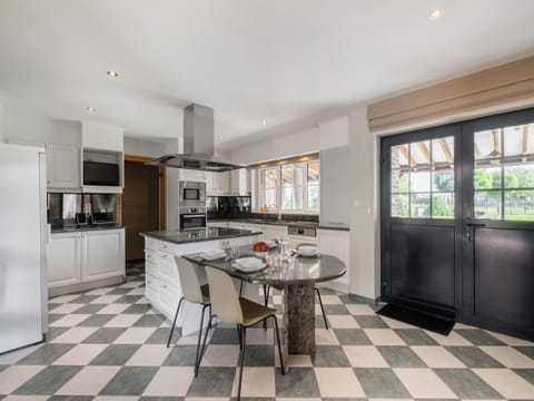 House | Private kitchen | Highchair