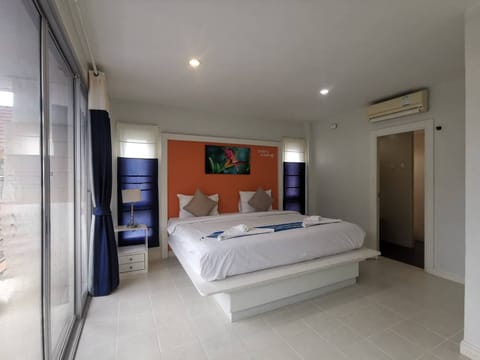 Deluxe Room | 1 bedroom, minibar, in-room safe, individually decorated