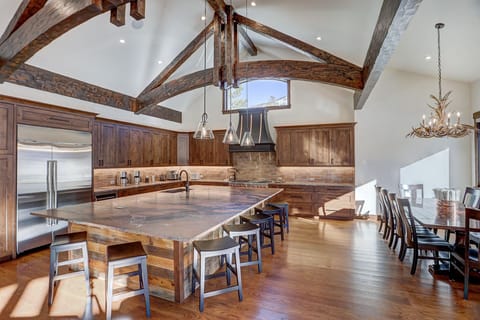 Great kitchen for entertaining friends!