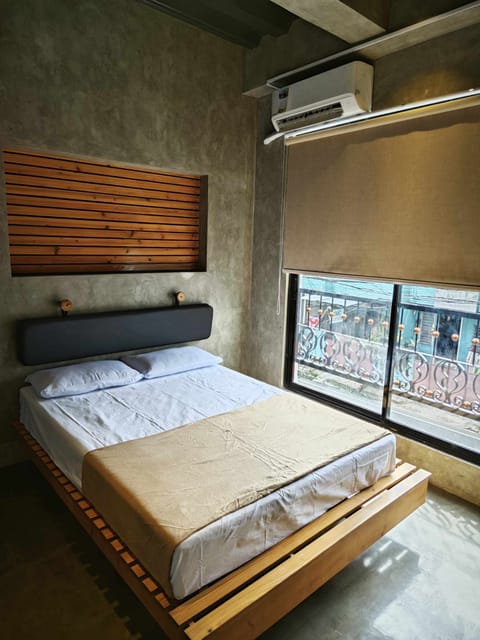 Basic Double Room | Desk, free WiFi, bed sheets