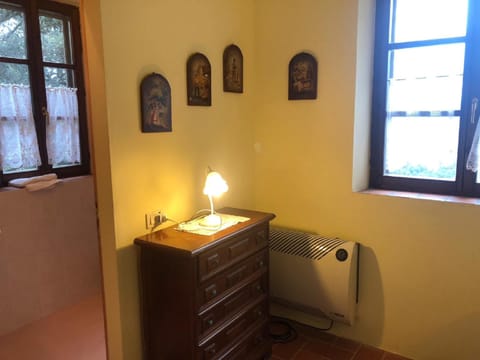 House | 1 bedroom, individually furnished, bed sheets