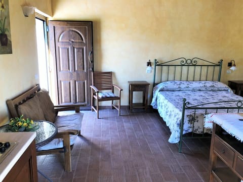 House | 1 bedroom, individually furnished, bed sheets